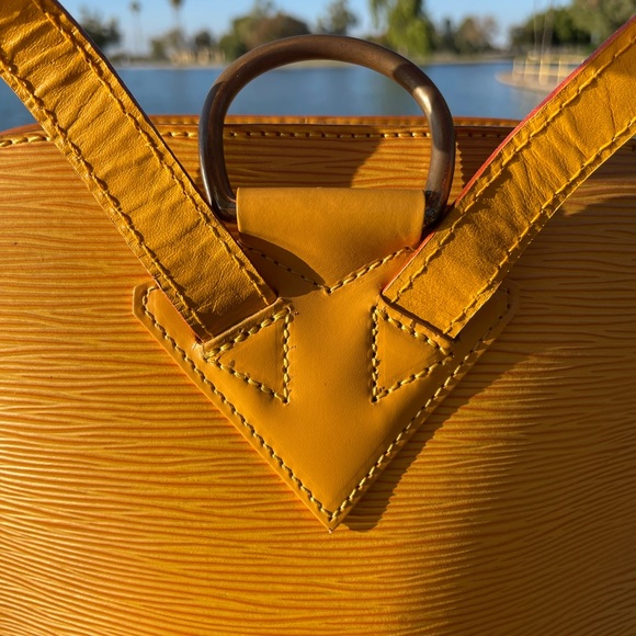 😍Super cute 😍 LOUIS VUITTON BACKPACK EPI - Picture 16 of 17